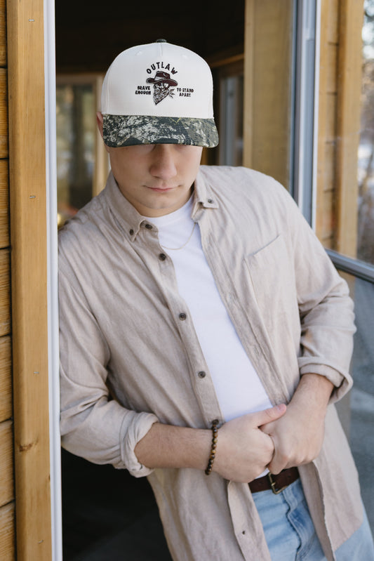 Outlaw 02 - Dusty Trails